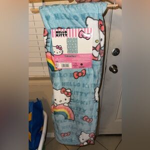 Hello kitty blanket never used